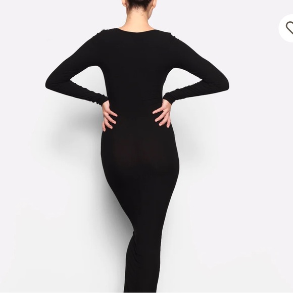 NWT SKIMS Soft Lounge Long Sleeved Dress new black ribbed - Picture 3 of 6